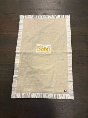 Gorgeous crib blanket brand new satin lining
